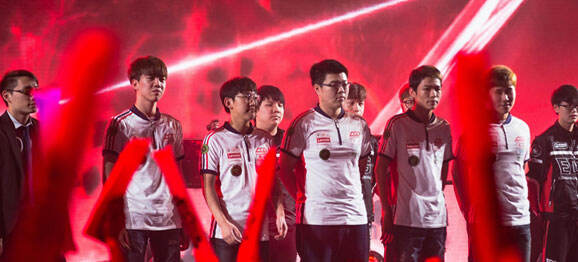 笔者试图从 笔者试图从